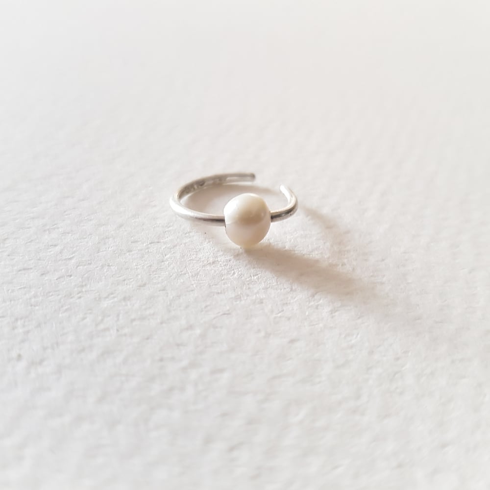 Image of ONE pearl earcuff