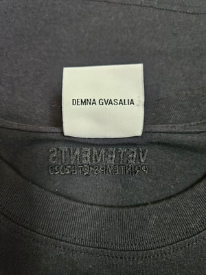 AUTHENTIC! VETEMENTS  Paris Hilton Tee