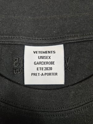 AUTHENTIC! VETEMENTS  Paris Hilton Tee