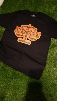 Image 2 of CAMOUFLAGE/BLACK /ORANGE "DIFFERENT"⚖️ Tshirt + Hat Set