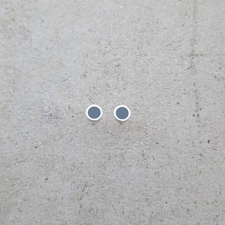 Small 5.5mm Silver Dot Studs in Fukagawanezu