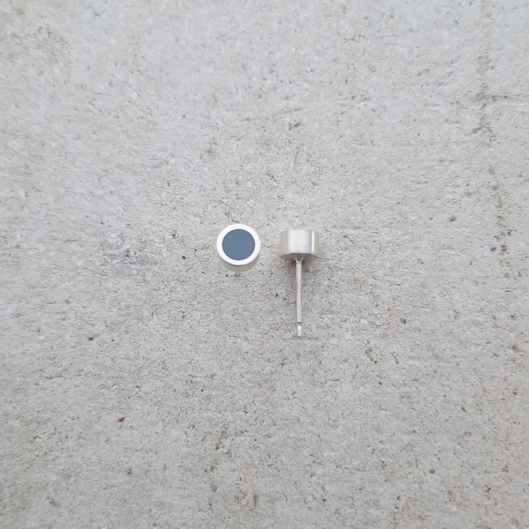 Small 5.5mm Silver Dot Studs in Fukagawanezu Image 2