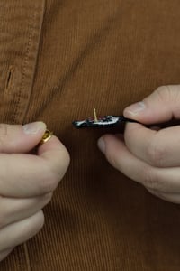 Image 3 of Pin's brodé fantôme