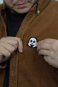 Image 1 of Pin's brodé fantôme