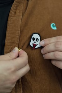 Image 2 of Pin's brodé fantôme