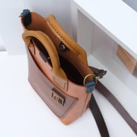 Image 4 of T-Party Tote small cognac pocket