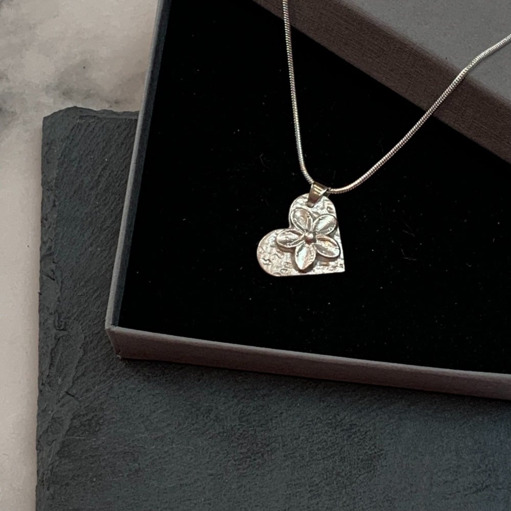 Image of Hearts And Flowers Pendant