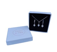 Image 1 of Classic White Pearl set