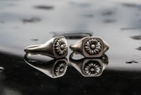 Image 3 of Daisy Signet 