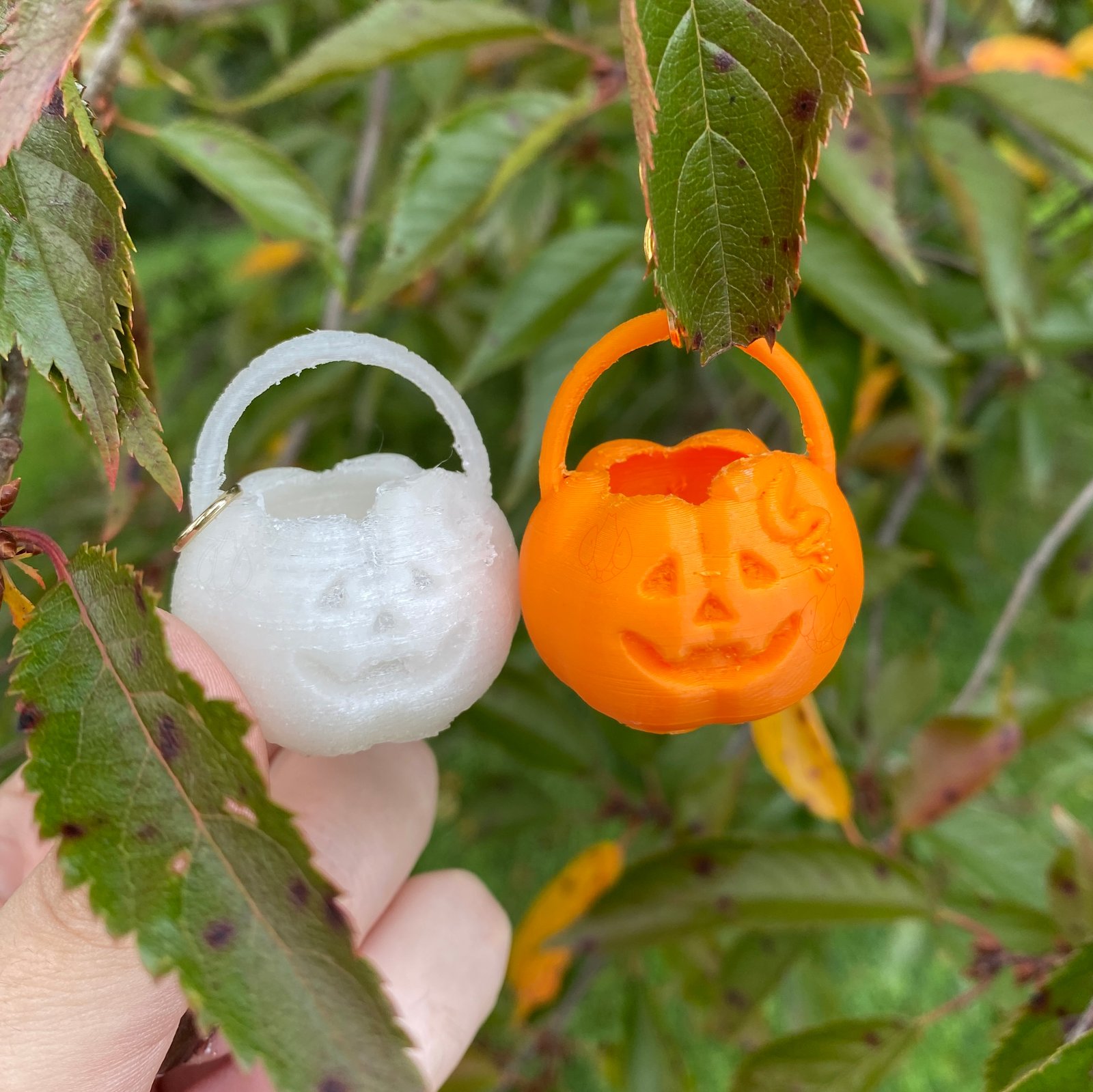 3D Printed Jack-O-Lantern Pumpkin Bucket Charms | Mantodea Market