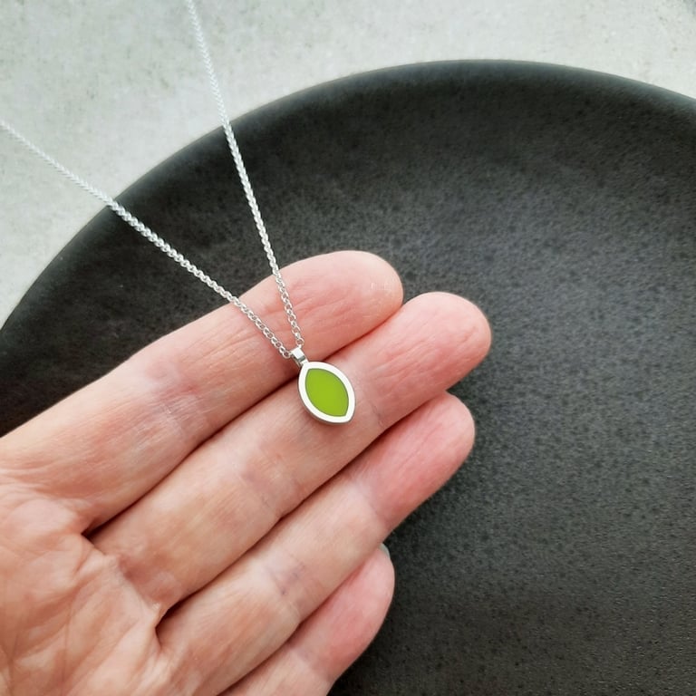 Small Silver Leaf Pendant in Wakabairo Image 2