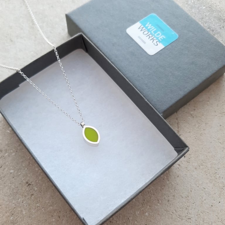 Small Silver Leaf Pendant in Wakabairo Image 3