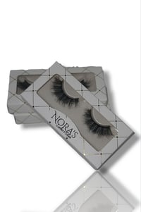 Image 2 of Selfie Lash