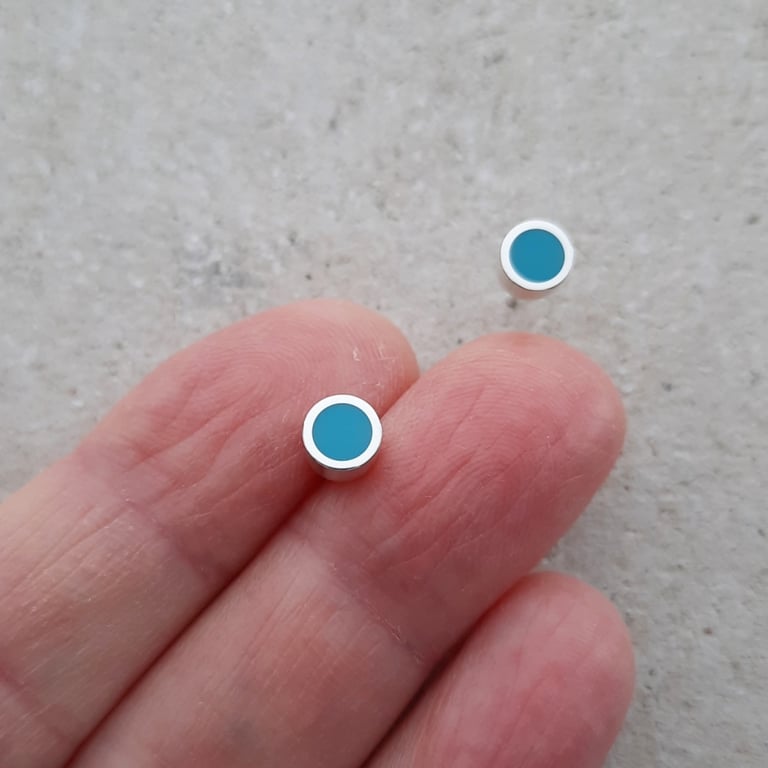 Small 5.5mm Silver Dot Studs in Shinbashiiro Image 3