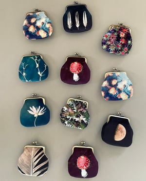 Image of Moss, velvet kisslock coin purse with silk plant-dyed lining