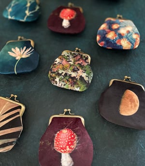 Image of Moss, velvet kisslock coin purse with silk plant-dyed lining