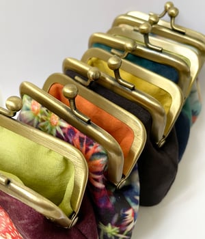 Image of Moss, velvet kisslock coin purse with silk plant-dyed lining
