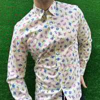 Image 1 of camisa pájaros beige.