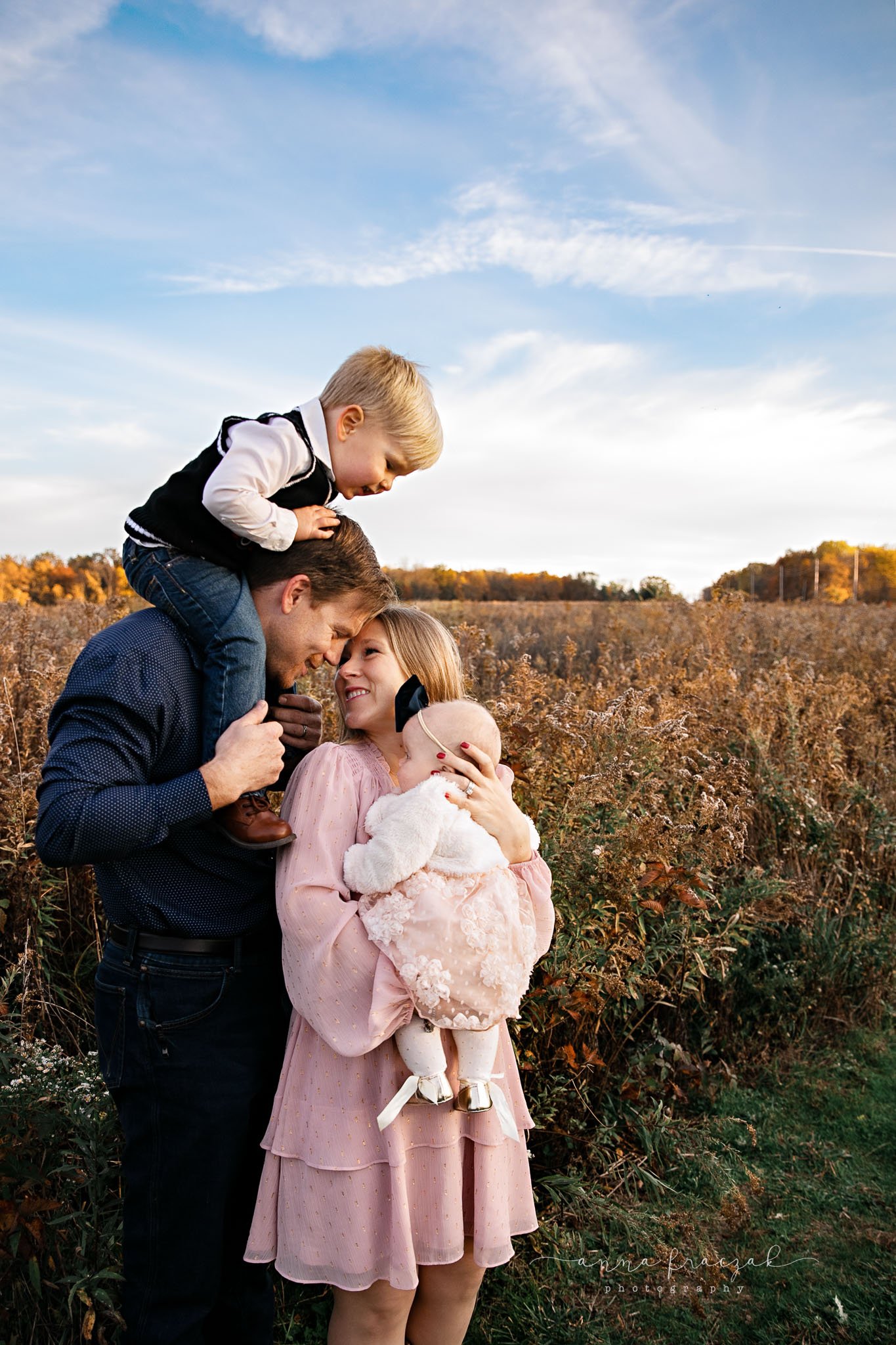 Image of OUTDOOR FAMILY SESSION. BOOKING FEE
