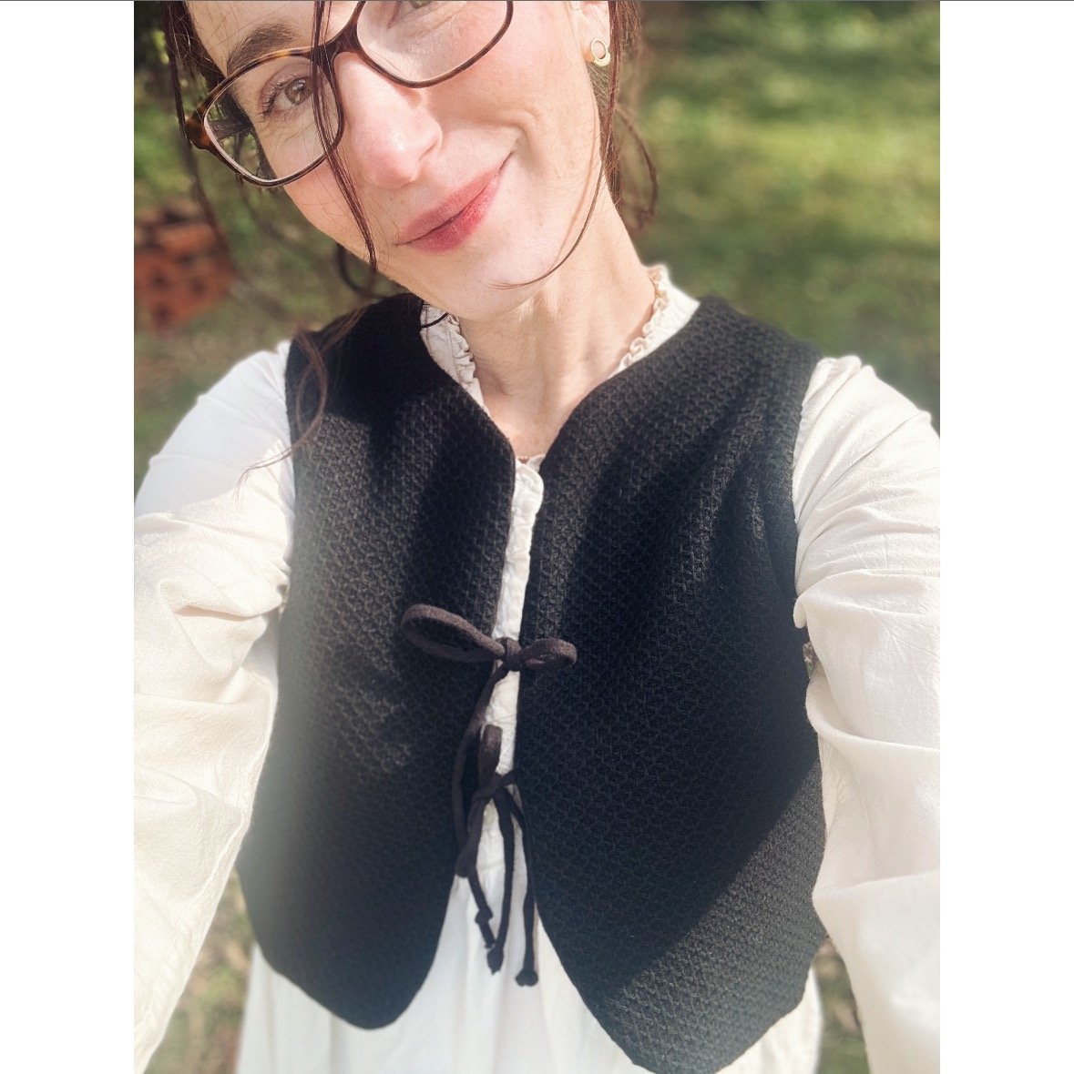 Tinsel Trim Knit Vest (AMK16T-0643-BLACK)