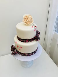 Floral painted cake 