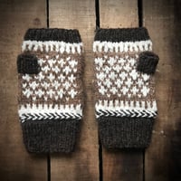 Image 3 of Woodland Squirrel Mitts - Cream