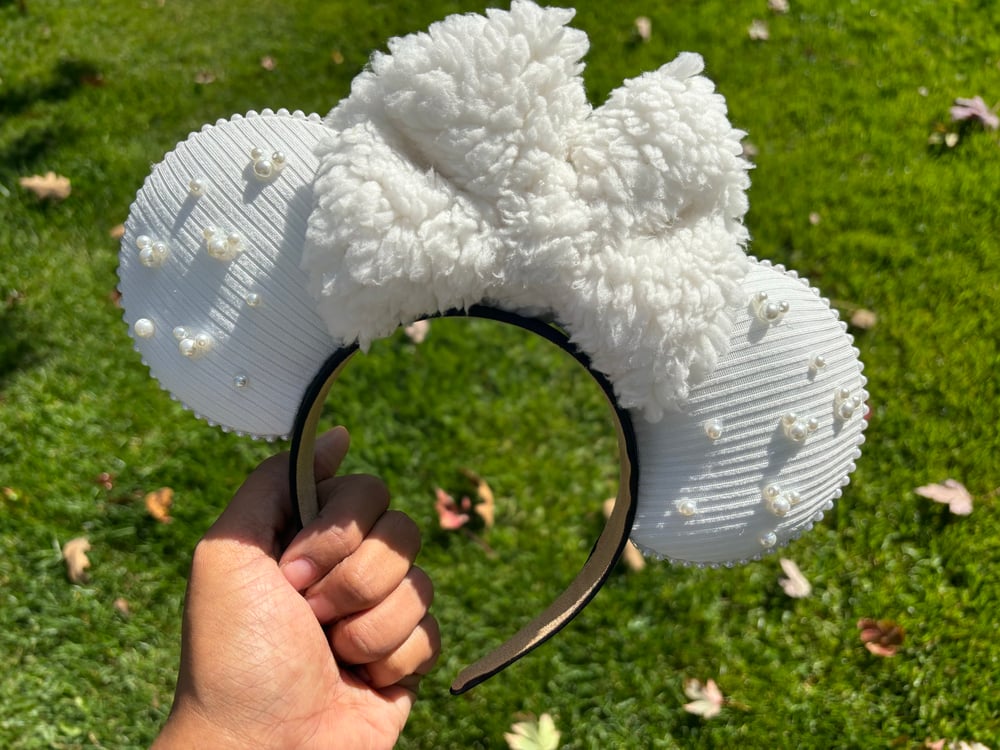 Image of Cozy white holiday mouse ears  
