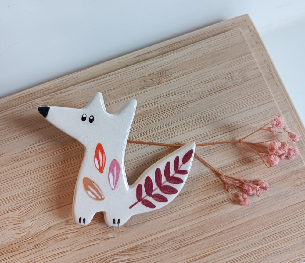 Image of Broche loup petites feuilles 