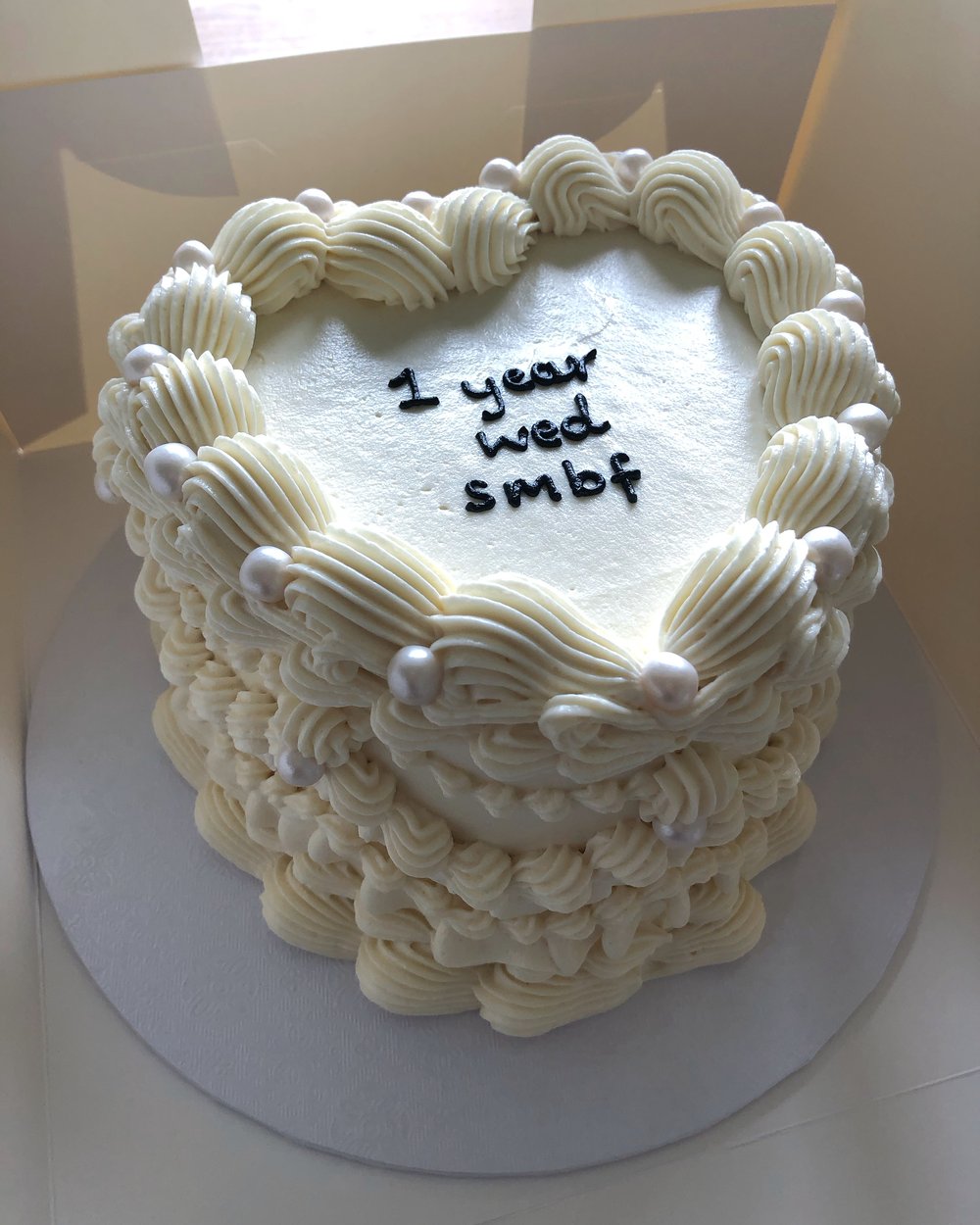 Image of Customised ROUND Wedding Cake