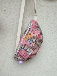 Image 1 of Riñonera GUEPARDOS ROSA