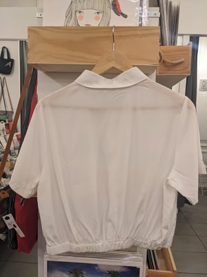 Image of Blusa blanca frunce cintura 