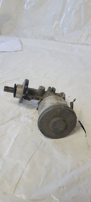 Image of Honda integra master cylinder resevoir