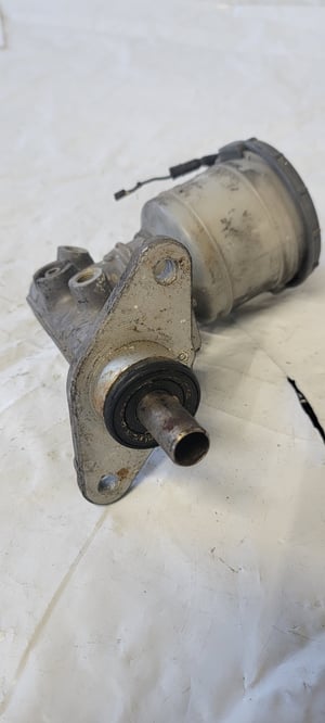 Image of Honda integra master cylinder resevoir