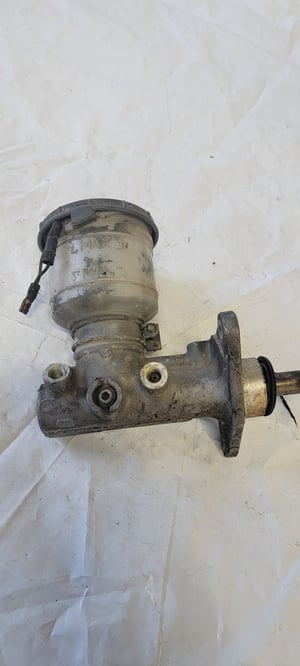 Image of Honda integra master cylinder resevoir