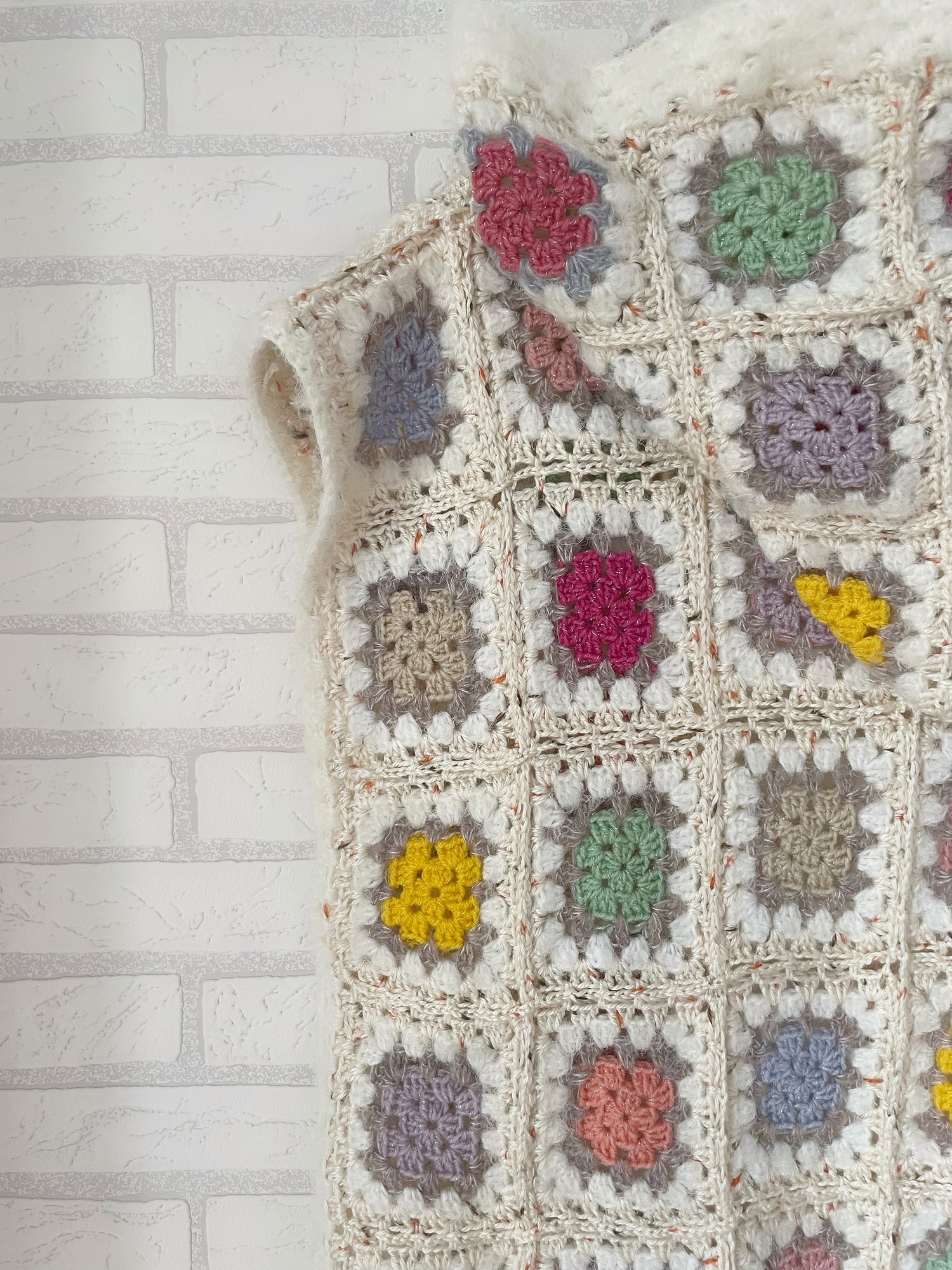 Image of Chaleco con Capucha Granny Square Largo de Lana 