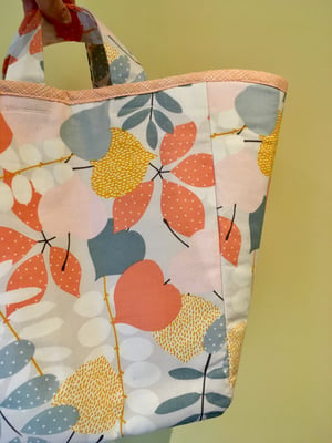 Image of 'Dotty leaves' box bag