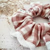 Country Simona // Lace scrunchie