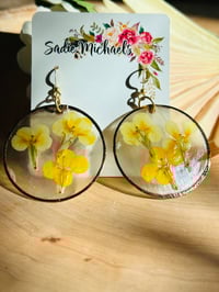 Image 2 of Yellow Lobelia on Capiz Shells