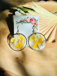Image 5 of Yellow Lobelia on Capiz Shells