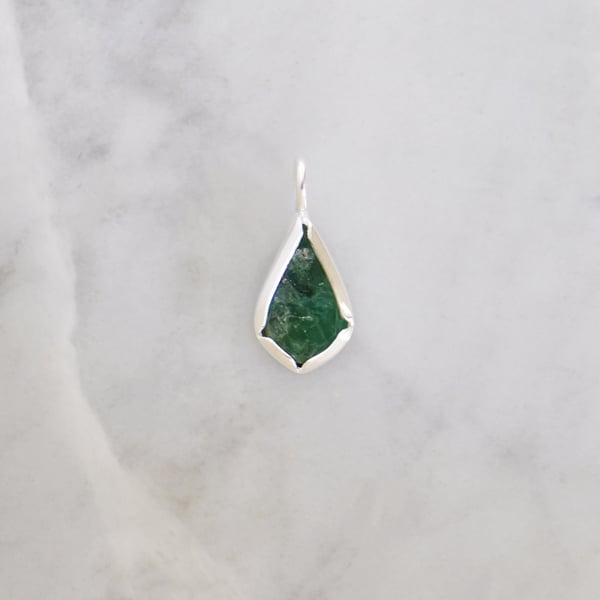 Image of Colombia Emerald pear shape faceted cut silver neckace no.6