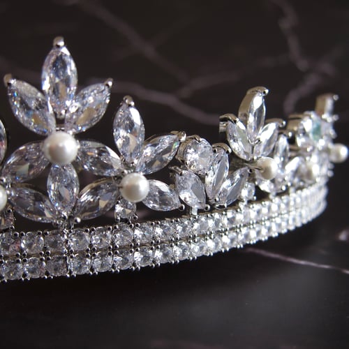 Image of Birds of a Feather tiara