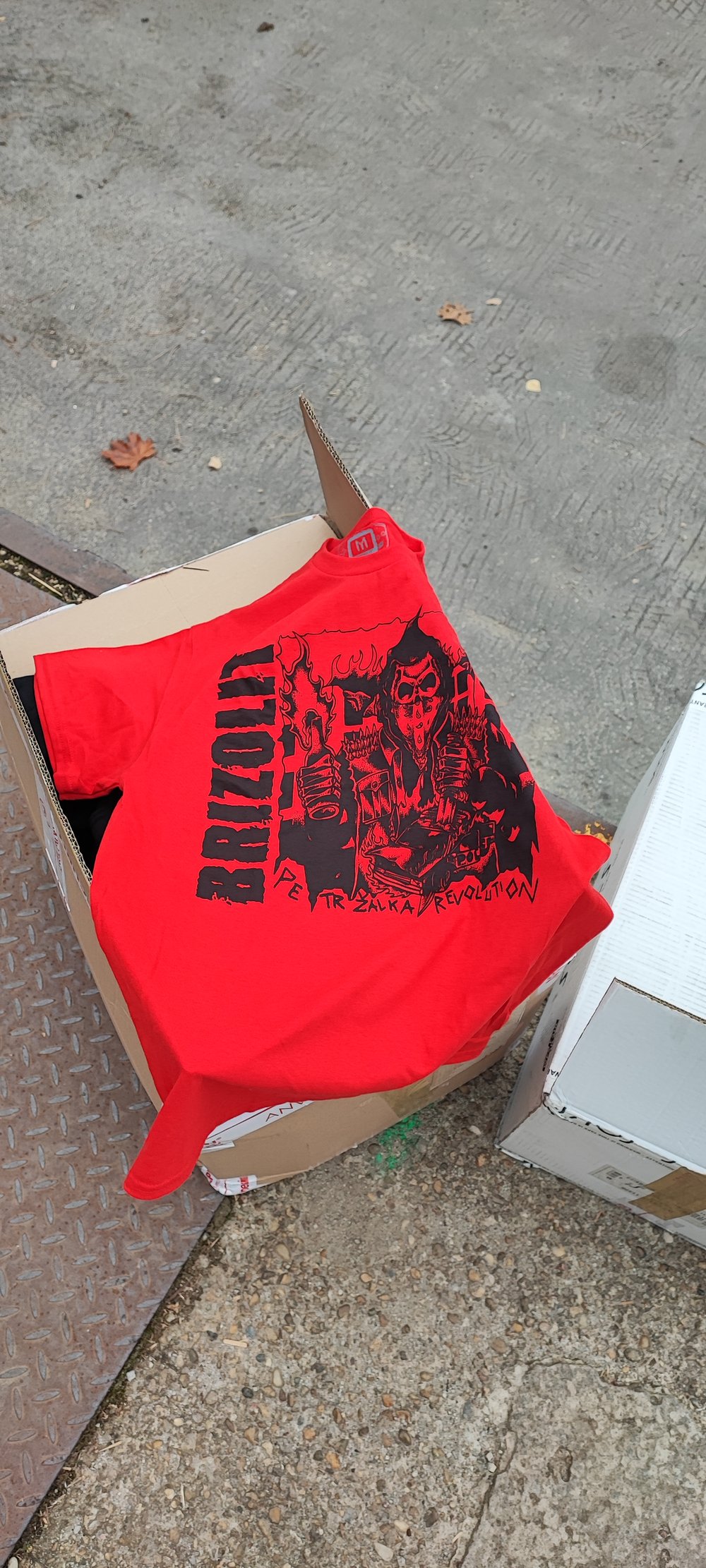 Revolučno-petržalský krém na telo v podobe textilného trička