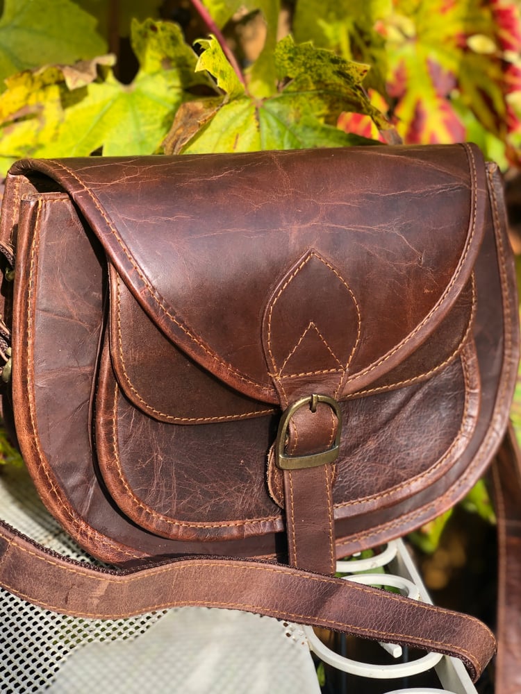 Image of Handmade Buffalo Leather Saddle Bag - sml/med