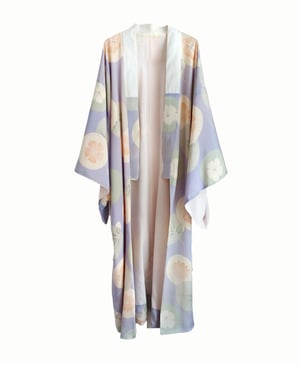 Image of Silke kimono i lavendel med trumpetblomster