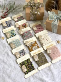 Image 2 of RUBAN TISSU pour jolis cadeaux
