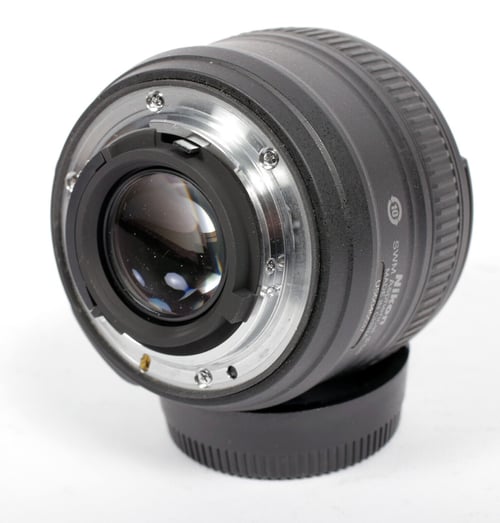 Image of Nikon NIKKOR AF-S 50mm F1.8G lens +HB-47 shade #8713