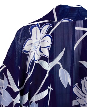 Image of Marineblå kimono af Silke ciffon med hvide liljer /'Too Fairy..'
