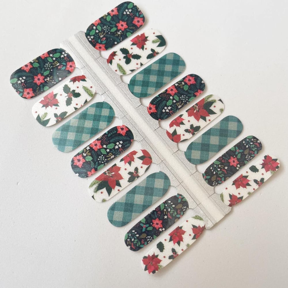 CHRISTMAS COLLECTION // Poinsettia Nail Polish Strip