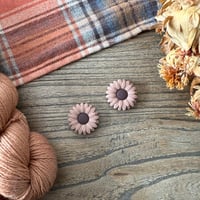 Image 4 of Protège-pointes pour aiguilles à tricoter : fleur marron
