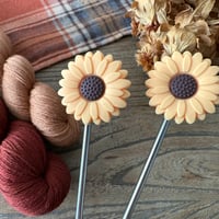 Image 1 of Protège-pointes pour aiguilles à tricoter : fleur orange